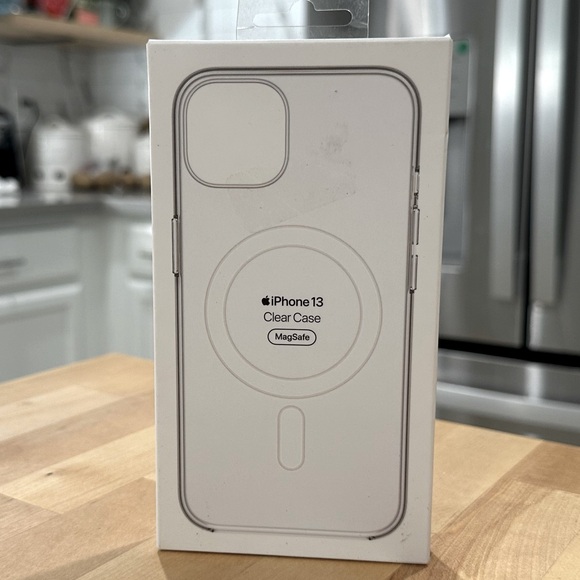New! Apple Clear iPhone 13 Case with MagSafe - Picture 1 of 12